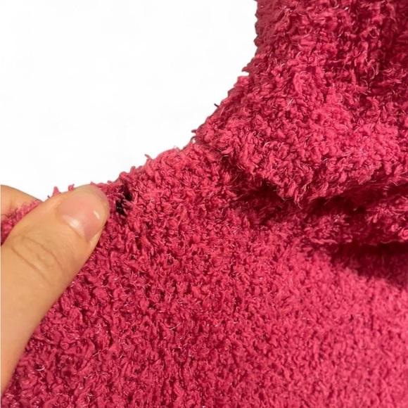 Urban Outfitters Pink Fuzzy Cloud Turtleneck Sweater Size M - Picture 6 of 6